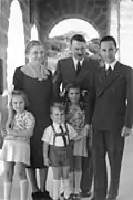 Die Familie Goebbels mit Hitler: Niemand auf diesem Bild hat nach dem Krieg noch gelebt.