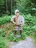 Holzstatue eines angelsächsischen Kriegers