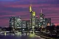 Wolkenkratzer in Frankfurt am Main abends