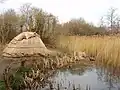 In der Altsteinzeit und der Mittelsteinzeit lebten die Menschen als Nomaden, zum Beispiel in solchen Hütten.