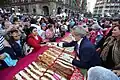 Auf einem Dreikönigsfest in Mexiko-Stadt: Die Besucher erhalten Kuchen.
