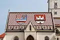 Das Dach der Markuskirche zeigt das Wappen Kroatiens und der Stadt.