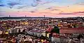 Die Innenstadt von einem Berg aus gesehen