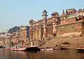 Die heilige Stadt Varanasi, vom Ganges aus gesehen