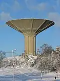 Dieser Wasserturm steht in Helsinki in Finnland.
