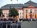 Ein Gelöbnis der Bundeswehr: Die neuen Soldaten versprechen, dass sie Deutschland tapfer verteidigen werden.