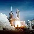 Auch Raumschiffe wie das Space Shuttle sind Verkehrsmittel.