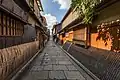 Schmaler Gehweg in Japan