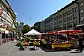 Der Markt auf dem Bärenplatz, im Hintergrund das Bundeshaus