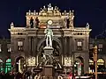 Vor dem Hauptbahnhof von Zürich steht ein Brunnendenkmal von Escher.