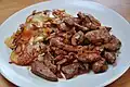 Viele Menschen essen gern Leber, wie in diesem spanischen Gericht.