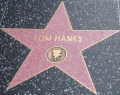 Hanks hat einen Stern auf dem „Walk of Fame“, einem berühmten Gehweg in Hollywood.
