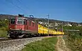 Ein Zug der Schweizerischen Bundesbahnen mit Waggons für die Post