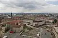 Ein Blick von der Frauenkirche aus: In der Mitte steht der Kulturpalast aus der DDR-Zeit.