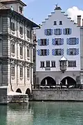Das Zunfthaus zum Kämbel in Zürich. Der Name hat mit dem Kamel zu tun und weist auf die Kaufleute hin.