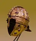 Dieser römische Helm aus dem 4. Jahrhundert ist reich verziert. Er wurde eher zu Paraden getragen als im Kampf.