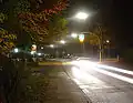 Manche Zebrastreifen sind bei Nacht zusätzlich beleuchtet.