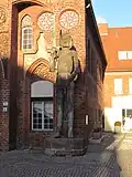 Die Roland-Statue vor dem Rathaus