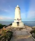 In Kenia steht diese Säule, die an ihn erinnert.