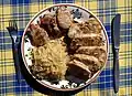 Eine typische Speise: Schweinefleisch mit Sauerkraut und Knödeln.