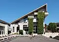 Modernes Gebäude in Louvain-la-Neuve in der Provinz Lüttich: eine Bibliothek.