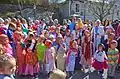 Schwedische Kinder bei einem Umzug zu Ostern