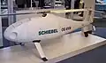 Dies ist ein Camcopter S-100 aus Österreich. Er kann sechs Stunden lang automatisch in der Luft bleiben.