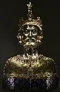Diese goldene Büste von Karl dem Großen kann man in der Domschatzkammer bewundern.