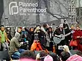 Hier singt sie für eine Demonstration für Frauenrechte in Washington