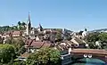 Das Städtchen Baden liegt am Fluss Limmat. Hier gibt es warme Heilquellen.