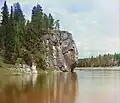 Der Maximow-Felsen am Fluss Tschussowaja