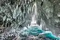 Auf einer Insel im Baikal-See findet man diese Eis-Höhle.