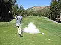 Dieser Golfball war ein Scherzartikel: Beim Schlag ist er explodiert.