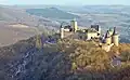 Die Burg Bourscheid ist eine von vielen Burgen in den Ardennen. Sie liegt im Ösling, dem luxemburgischen Teil des Gebirges.