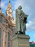 Denkmal für Martin Luther bei der Kirche