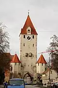 Das Ostentor liegt am Alleengürtel.