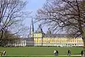 Der Hofgarten in der Mitte von Bonn. In diesem Gebäude hat die Universität ihren Sitz.