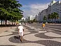 Avenida Atlântica heißt ein teurer Boulevard, der vier Kilometer lang ist.