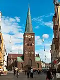 Der Dom ist eigentlich eine Kathedrale, also die Kirche des Bischofs.