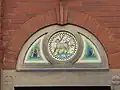 In einer Kirche: Die griechischen Buchstaben Alpha und Omega stehen für Anfang und Ende.