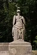 In der Nähe steht diese Statue. Sie zeigt einen römischen Soldaten.
