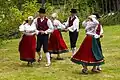 Volkstanz in traditionellen Kleidern