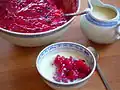 Rote Grütze wird unter anderem aus Johannisbeeren gemacht.