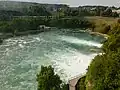 Das Wasser strömt zunächst in dieses große Becken