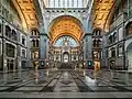 In der großen Halle des Hauptbahnhofs