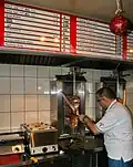 Ein Drehspieß in einem türkischen Restaurant in Polen
