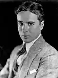 Charlie Chaplin ohne Kostüm, mit etwa 30 Jahren