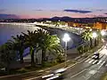 Die Stadt Nizza liegt an der Riviera, einer Küste von Frankreich