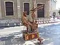 Hier in Barcelona hat sich jemand als Lebende Statue verkleidet.