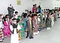 Singen in einem Kindergarten in Kuwait in Arabien